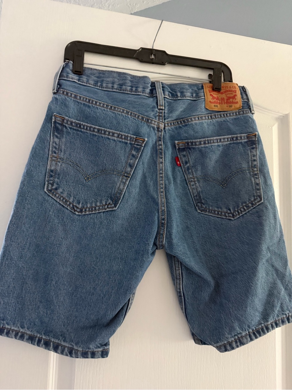 Men’s levi’s denim shorts - Picture 3 of 4